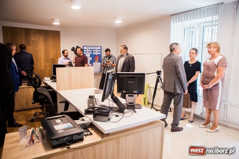 Zdjęcie w galerii na portalu naszraciborz.pl: Od jutra w Raciborzu rusza biuro paszportowe. Dzisiaj odbyło się oficjalne otwarcie punktu  wiadomości z regionu