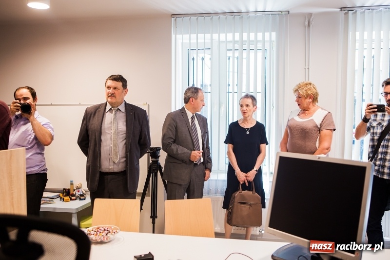 Zdjęcie w galerii na portalu naszraciborz.pl: Od jutra w Raciborzu rusza biuro paszportowe. Dzisiaj odbyło się oficjalne otwarcie punktu  wiadomości z regionu