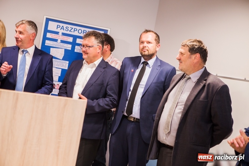 Zdjęcie w galerii na portalu naszraciborz.pl: Od jutra w Raciborzu rusza biuro paszportowe. Dzisiaj odbyło się oficjalne otwarcie punktu  wiadomości z regionu