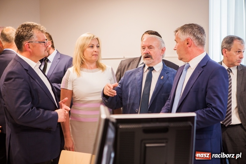 Zdjęcie w galerii na portalu naszraciborz.pl: Od jutra w Raciborzu rusza biuro paszportowe. Dzisiaj odbyło się oficjalne otwarcie punktu  wiadomości z regionu