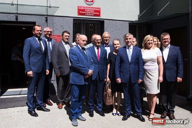 Zdjęcie w galerii na portalu naszraciborz.pl: Od jutra w Raciborzu rusza biuro paszportowe. Dzisiaj odbyło się oficjalne otwarcie punktu  wiadomości z regionu