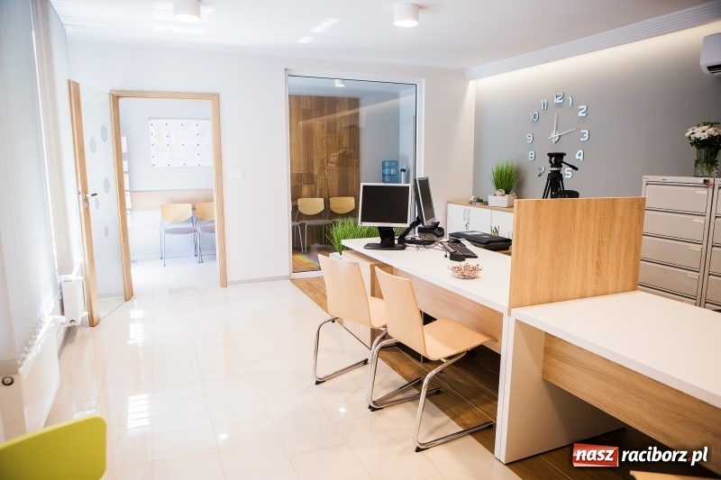 Zdjęcie w galerii na portalu naszraciborz.pl: Od jutra w Raciborzu rusza biuro paszportowe. Dzisiaj odbyło się oficjalne otwarcie punktu  wiadomości z regionu