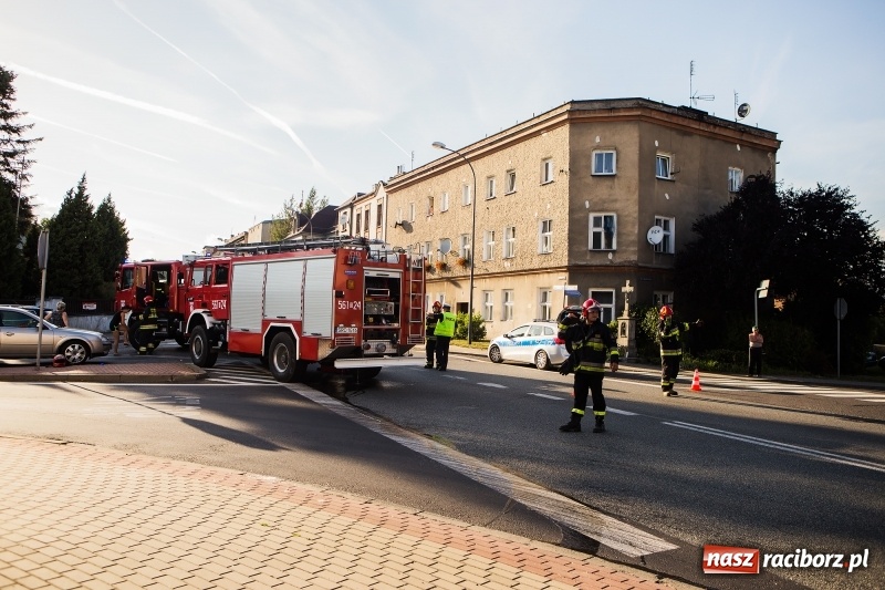 Zdjęcie w galerii na portalu naszraciborz.pl: Zderzenie volkswagena passata z motorowerem wiadomości z regionu