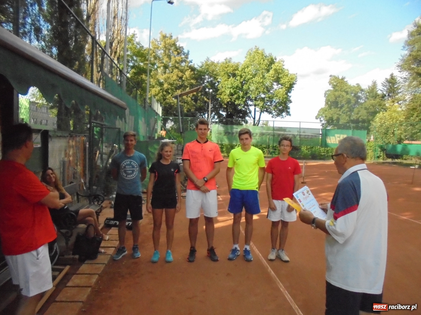 Zdjęcie w galerii na portalu naszraciborz.pl: Paweł Słysz z Pucharem Prezesa TKK wiadomości z regionu