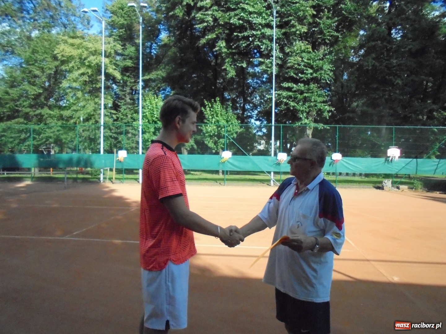 Zdjęcie w galerii na portalu naszraciborz.pl: Paweł Słysz z Pucharem Prezesa TKK wiadomości z regionu