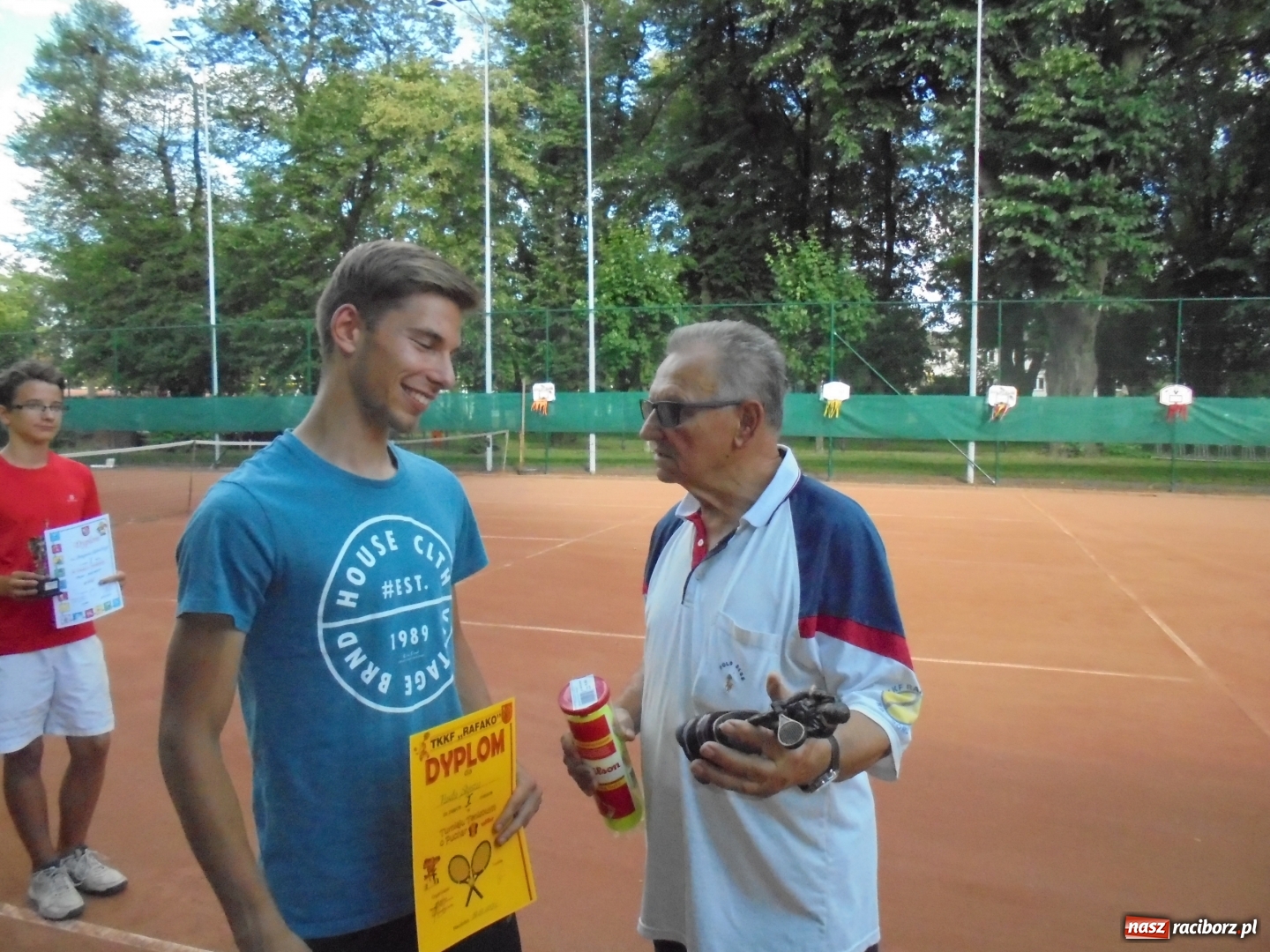Zdjęcie w galerii na portalu naszraciborz.pl: Paweł Słysz z Pucharem Prezesa TKK wiadomości z regionu