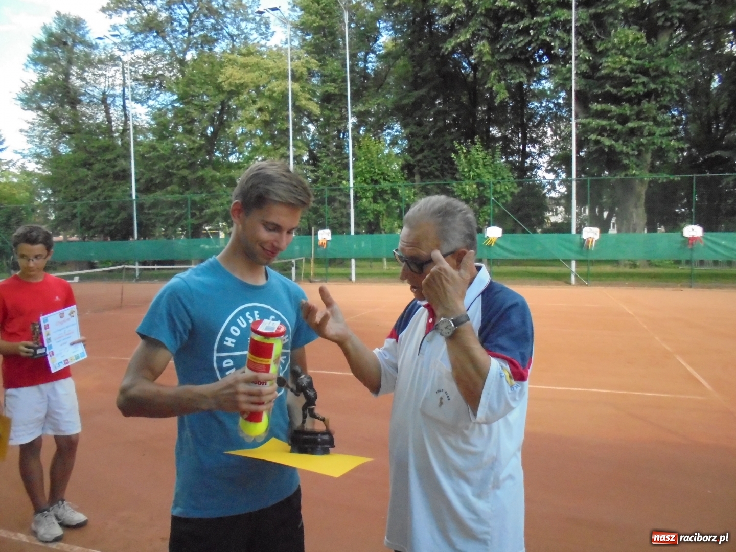 Zdjęcie w galerii na portalu naszraciborz.pl: Paweł Słysz z Pucharem Prezesa TKK wiadomości z regionu