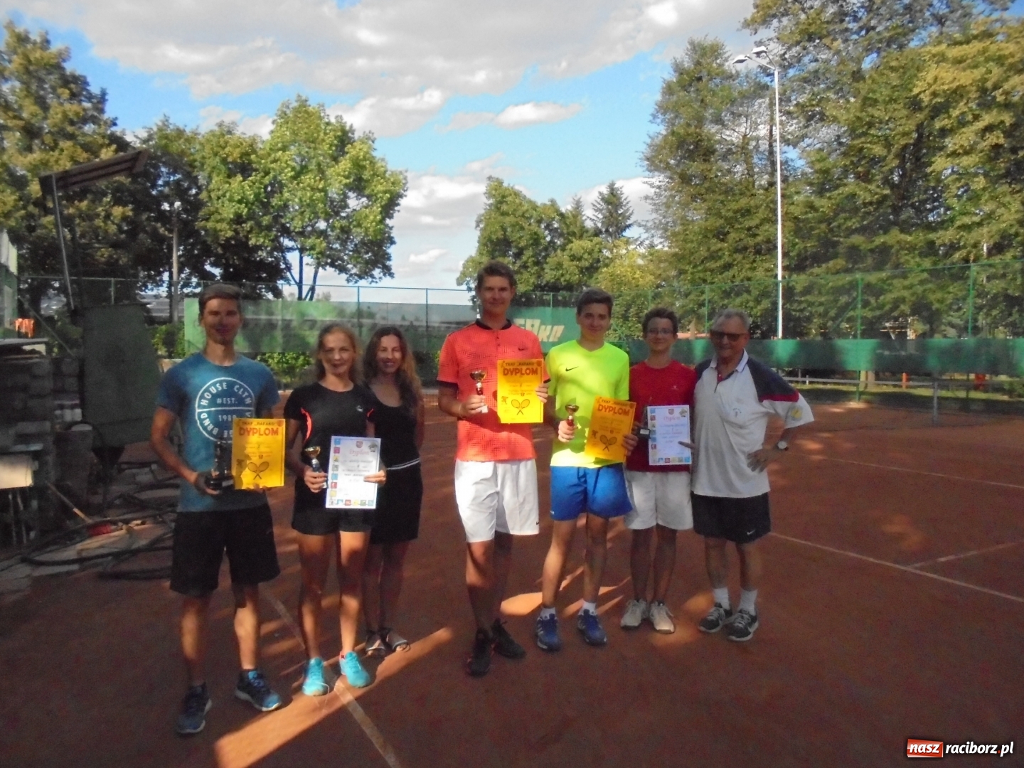 Zdjęcie w galerii na portalu naszraciborz.pl: Paweł Słysz z Pucharem Prezesa TKK wiadomości z regionu