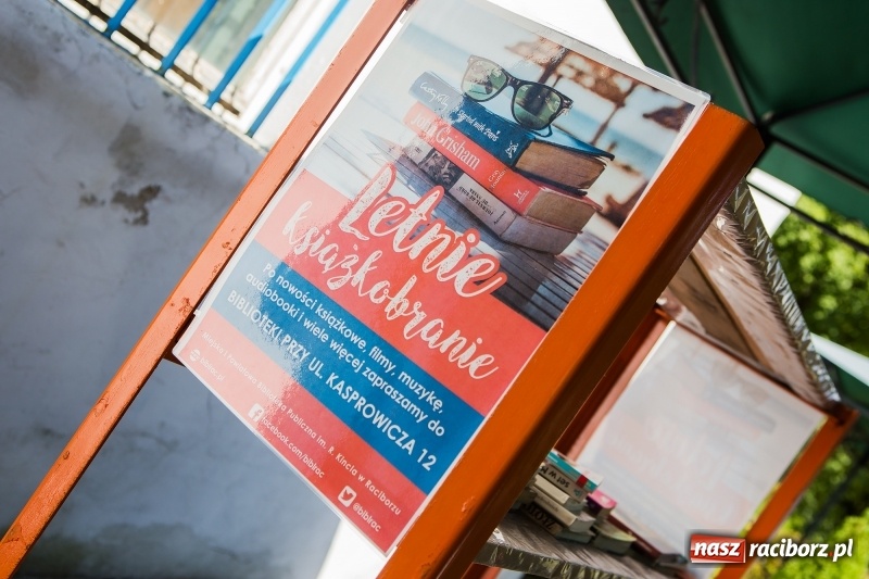 Zdjęcie w galerii na portalu naszraciborz.pl: Woda sposobem na upalne dni. Mieszkańcy regionu korzystają z pogody i licznie odwiedzają kąpieliska wiadomości z regionu