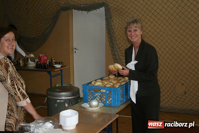 Zdjęcie w galerii na portalu naszraciborz.pl: 60 lat szkoły w Kuźni wiadomości z regionu