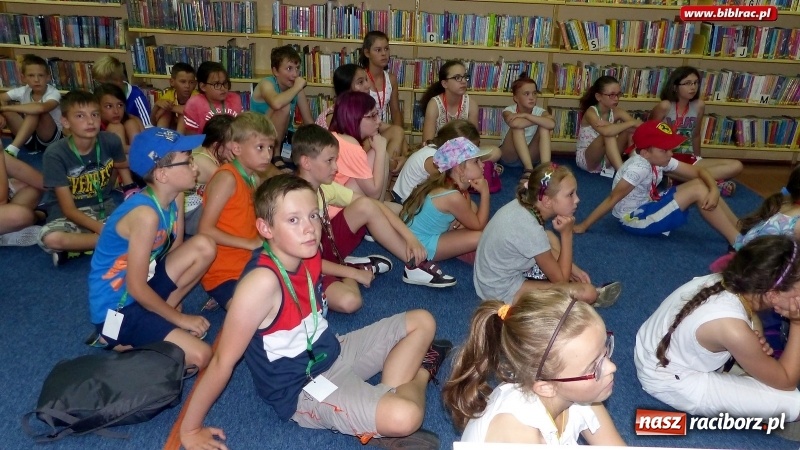 Zdjęcie w galerii na portalu naszraciborz.pl: Lato z biblioteką - czekolada i orzeźwiający prysznic na wtorkowe upały wiadomości z regionu