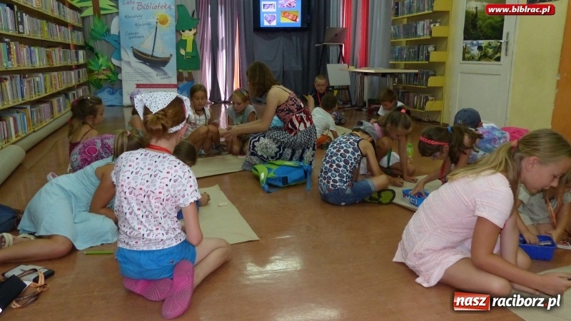 Zdjęcie w galerii na portalu naszraciborz.pl: Lato z biblioteką - czekolada i orzeźwiający prysznic na wtorkowe upały wiadomości z regionu