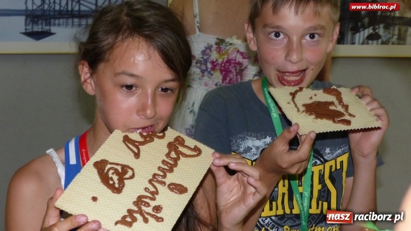 Zdjęcie w galerii na portalu naszraciborz.pl: Lato z biblioteką - czekolada i orzeźwiający prysznic na wtorkowe upały wiadomości z regionu