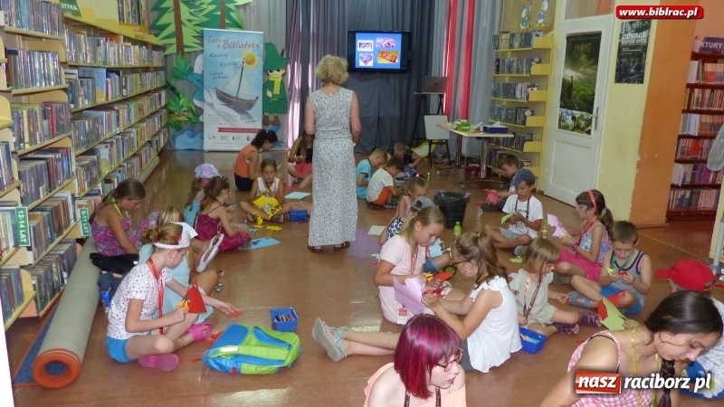 Zdjęcie w galerii na portalu naszraciborz.pl: Lato z biblioteką - czekolada i orzeźwiający prysznic na wtorkowe upały wiadomości z regionu