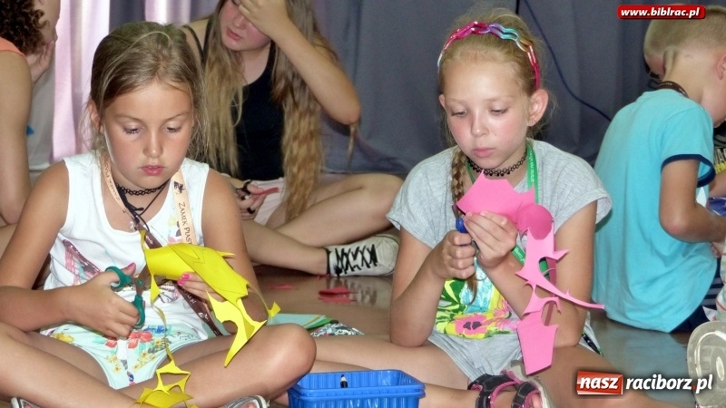 Zdjęcie w galerii na portalu naszraciborz.pl: Lato z biblioteką - czekolada i orzeźwiający prysznic na wtorkowe upały wiadomości z regionu