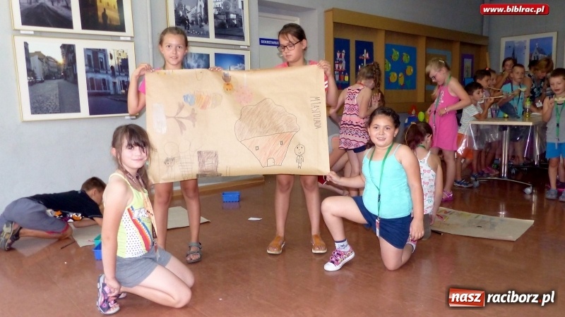 Zdjęcie w galerii na portalu naszraciborz.pl: Lato z biblioteką - czekolada i orzeźwiający prysznic na wtorkowe upały wiadomości z regionu