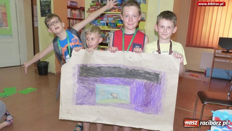 Zdjęcie w galerii na portalu naszraciborz.pl: Lato z biblioteką - czekolada i orzeźwiający prysznic na wtorkowe upały wiadomości z regionu