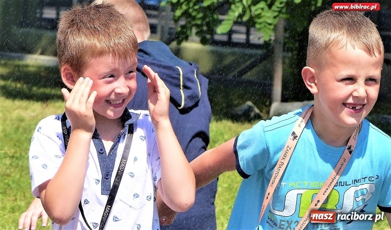 Zdjęcie w galerii na portalu naszraciborz.pl: Lato z biblioteką - czekolada i orzeźwiający prysznic na wtorkowe upały wiadomości z regionu