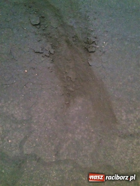 Zdjęcie w galerii na portalu naszraciborz.pl: Problem mieszkańców Kolejowej nie zniknął - ich mieszkania nadal toną w pyle  wiadomości z regionu