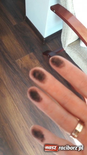 Zdjęcie w galerii na portalu naszraciborz.pl: Problem mieszkańców Kolejowej nie zniknął - ich mieszkania nadal toną w pyle  wiadomości z regionu