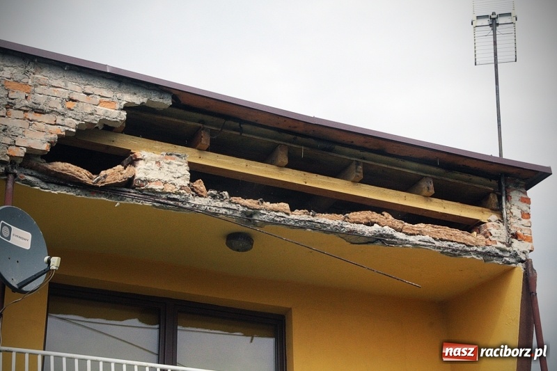 Zdjęcie w galerii na portalu naszraciborz.pl: W Rzuchowie odpadła ściana z budynku jednorodzinnego  wiadomości z regionu
