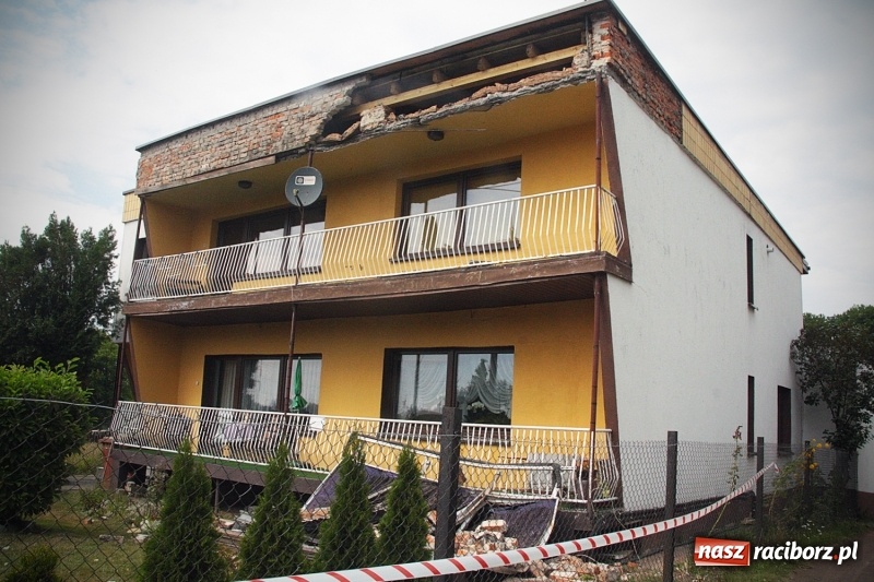 Zdjęcie w galerii na portalu naszraciborz.pl: W Rzuchowie odpadła ściana z budynku jednorodzinnego  wiadomości z regionu