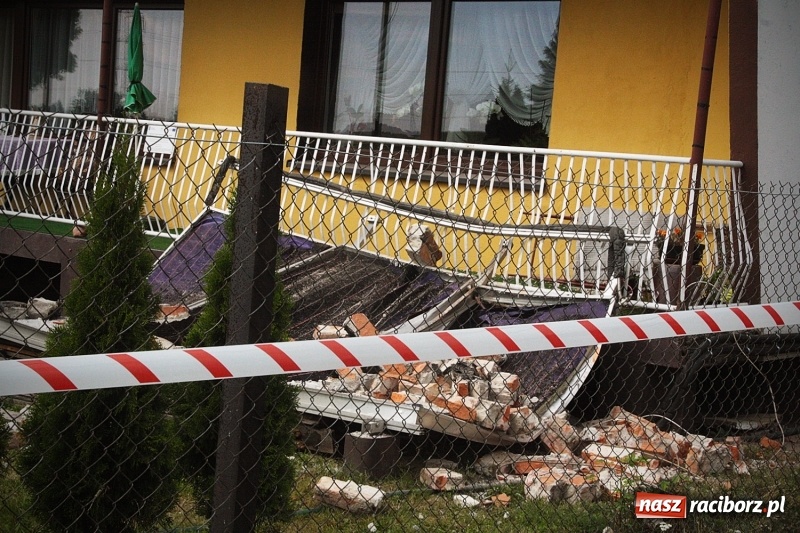 Zdjęcie w galerii na portalu naszraciborz.pl: W Rzuchowie odpadła ściana z budynku jednorodzinnego  wiadomości z regionu