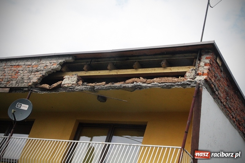 Zdjęcie w galerii na portalu naszraciborz.pl: W Rzuchowie odpadła ściana z budynku jednorodzinnego  wiadomości z regionu