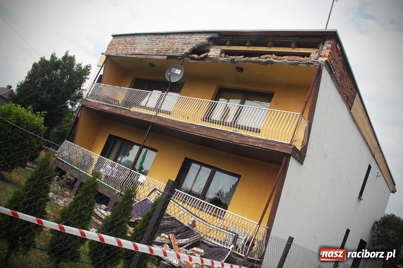 Zdjęcie w galerii na portalu naszraciborz.pl: W Rzuchowie odpadła ściana z budynku jednorodzinnego  wiadomości z regionu