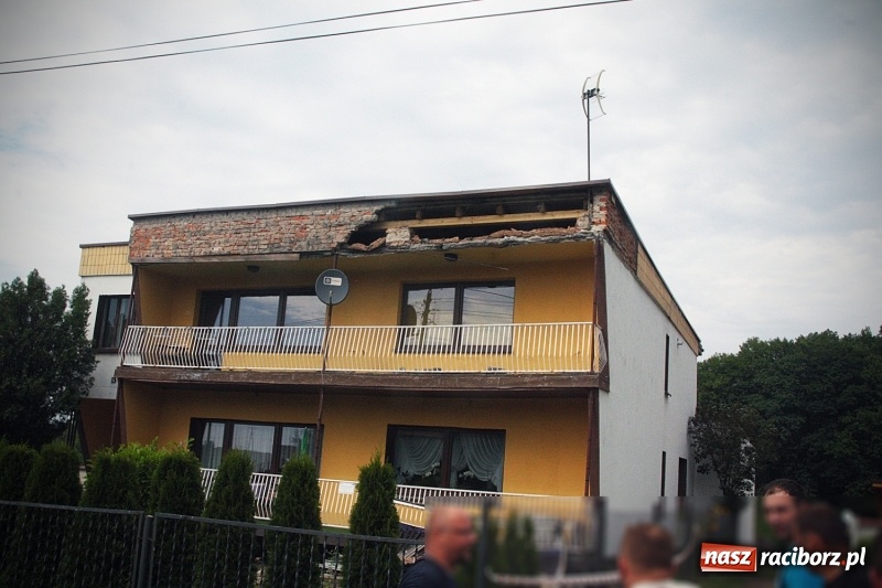 Zdjęcie w galerii na portalu naszraciborz.pl: W Rzuchowie odpadła ściana z budynku jednorodzinnego  wiadomości z regionu