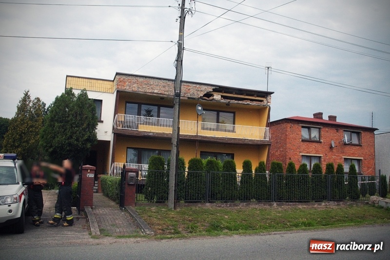 Zdjęcie w galerii na portalu naszraciborz.pl: W Rzuchowie odpadła ściana z budynku jednorodzinnego  wiadomości z regionu