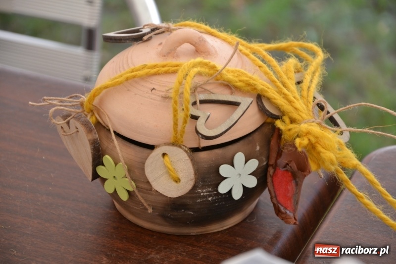 Zdjęcie w galerii na portalu naszraciborz.pl: Gliniane Naczynie - z tego stworzymy coś nowego - na zamku ruszyła letnia akcja Zamkowe Zuchy 2017 wiadomości z regionu