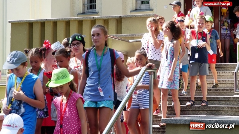 Zdjęcie w galerii na portalu naszraciborz.pl: Lato z biblioteką: Dzień Postaci z Bajek wiadomości z regionu