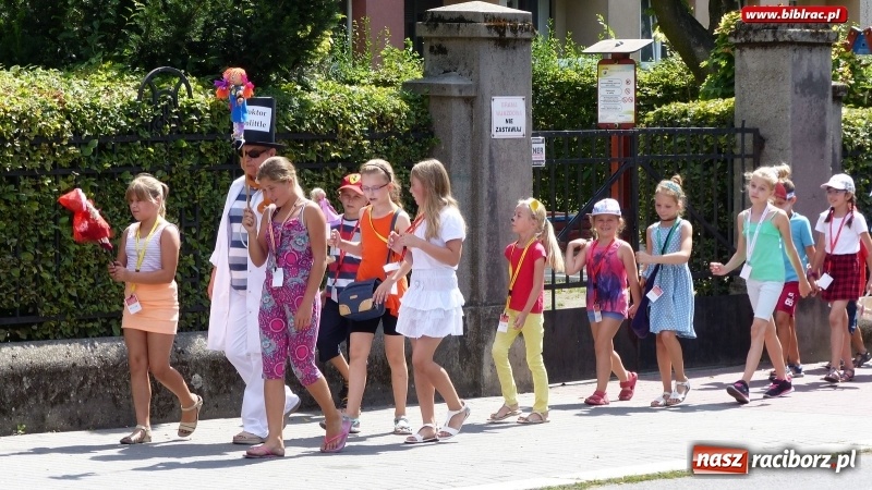 Zdjęcie w galerii na portalu naszraciborz.pl: Lato z biblioteką: Dzień Postaci z Bajek wiadomości z regionu
