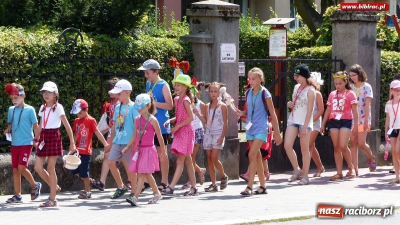 Zdjęcie w galerii na portalu naszraciborz.pl: Lato z biblioteką: Dzień Postaci z Bajek wiadomości z regionu