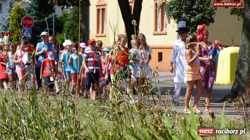Zdjęcie w galerii na portalu naszraciborz.pl: Lato z biblioteką: Dzień Postaci z Bajek wiadomości z regionu