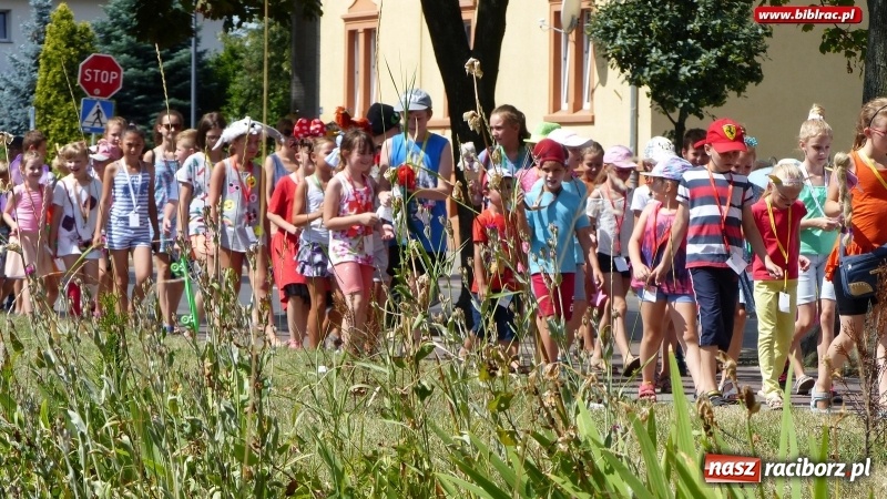 Zdjęcie w galerii na portalu naszraciborz.pl: Lato z biblioteką: Dzień Postaci z Bajek wiadomości z regionu