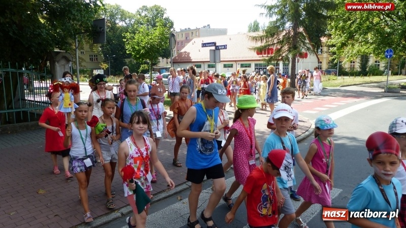 Zdjęcie w galerii na portalu naszraciborz.pl: Lato z biblioteką: Dzień Postaci z Bajek wiadomości z regionu