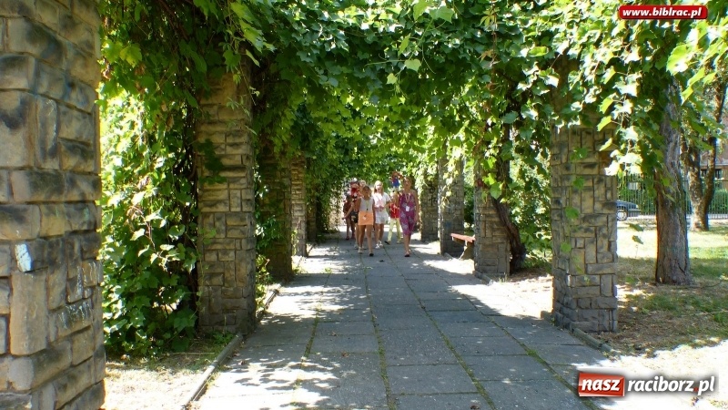 Zdjęcie w galerii na portalu naszraciborz.pl: Lato z biblioteką: Dzień Postaci z Bajek wiadomości z regionu