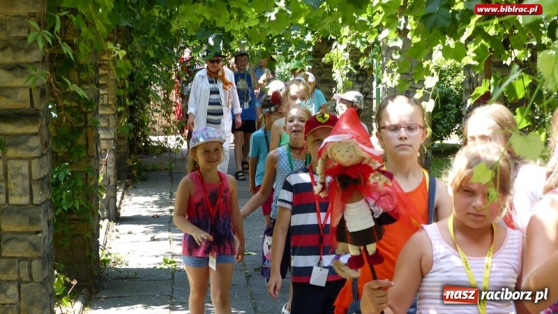 Zdjęcie w galerii na portalu naszraciborz.pl: Lato z biblioteką: Dzień Postaci z Bajek wiadomości z regionu