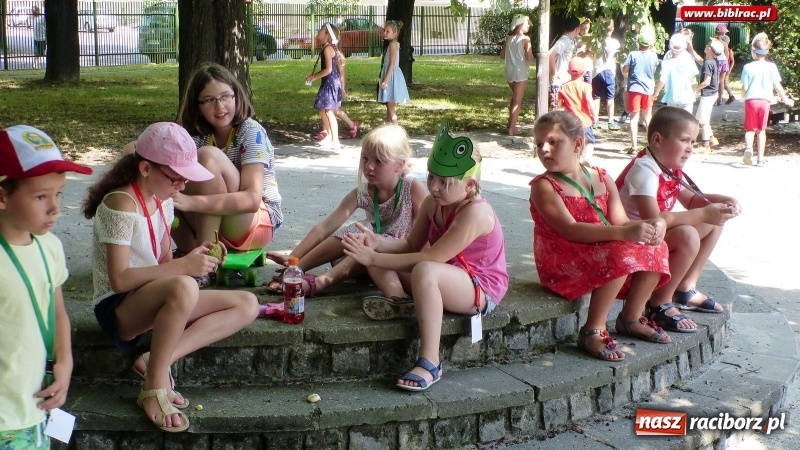 Zdjęcie w galerii na portalu naszraciborz.pl: Lato z biblioteką: Dzień Postaci z Bajek wiadomości z regionu