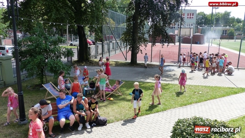 Zdjęcie w galerii na portalu naszraciborz.pl: Lato z biblioteką: Dzień Postaci z Bajek wiadomości z regionu