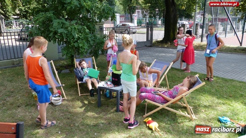 Zdjęcie w galerii na portalu naszraciborz.pl: Lato z biblioteką: Dzień Postaci z Bajek wiadomości z regionu