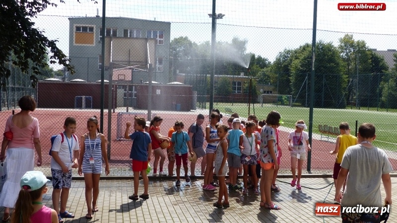 Zdjęcie w galerii na portalu naszraciborz.pl: Lato z biblioteką: Dzień Postaci z Bajek wiadomości z regionu