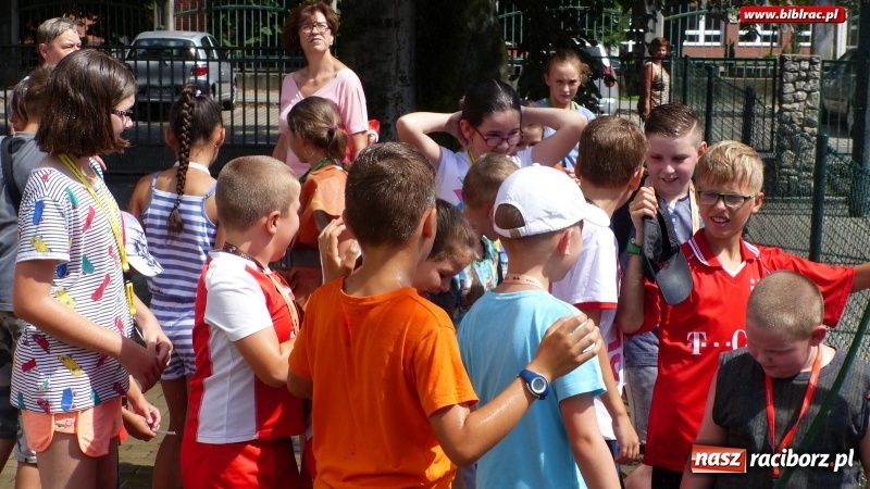 Zdjęcie w galerii na portalu naszraciborz.pl: Lato z biblioteką: Dzień Postaci z Bajek wiadomości z regionu