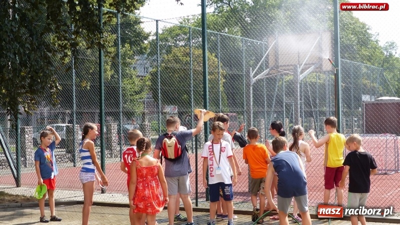 Zdjęcie w galerii na portalu naszraciborz.pl: Lato z biblioteką: Dzień Postaci z Bajek wiadomości z regionu