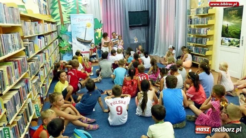 Zdjęcie w galerii na portalu naszraciborz.pl: Lato z biblioteką: Dzień Postaci z Bajek wiadomości z regionu