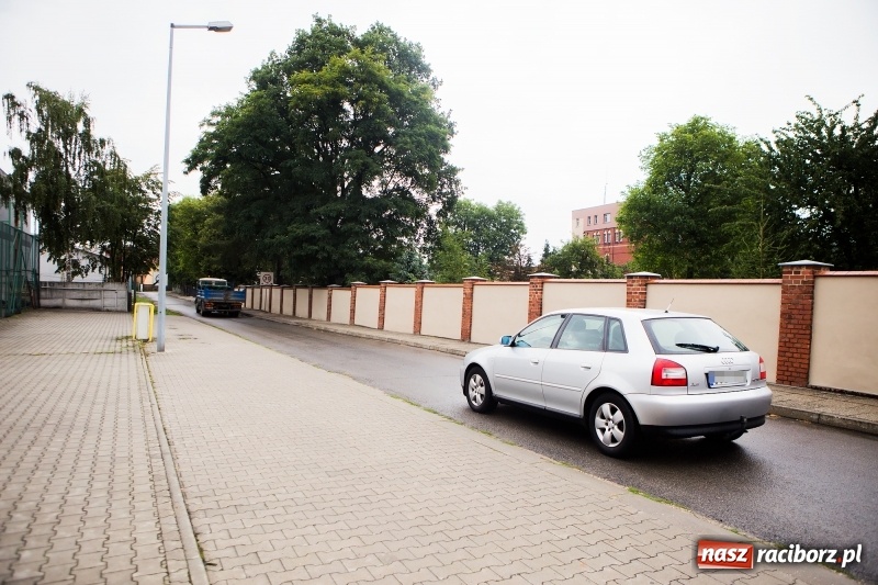 Zdjęcie w galerii na portalu naszraciborz.pl:  Remontują Armii Krajowej, niszczą drogi osiedlowe  wiadomości z regionu