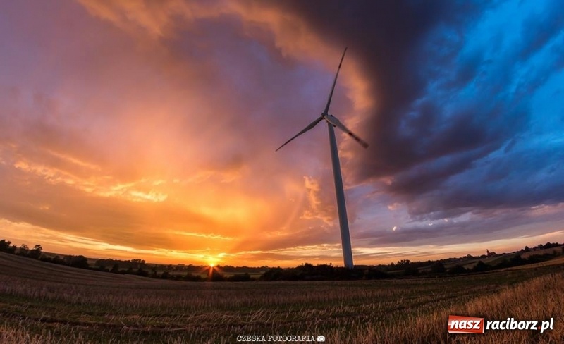 Zdjęcie w galerii na portalu naszraciborz.pl: Tak wyglądało wczoraj niebo nad Raciborzem  wiadomości z regionu