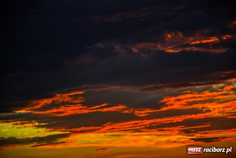 Zdjęcie w galerii na portalu naszraciborz.pl: Tak wyglądało wczoraj niebo nad Raciborzem  wiadomości z regionu